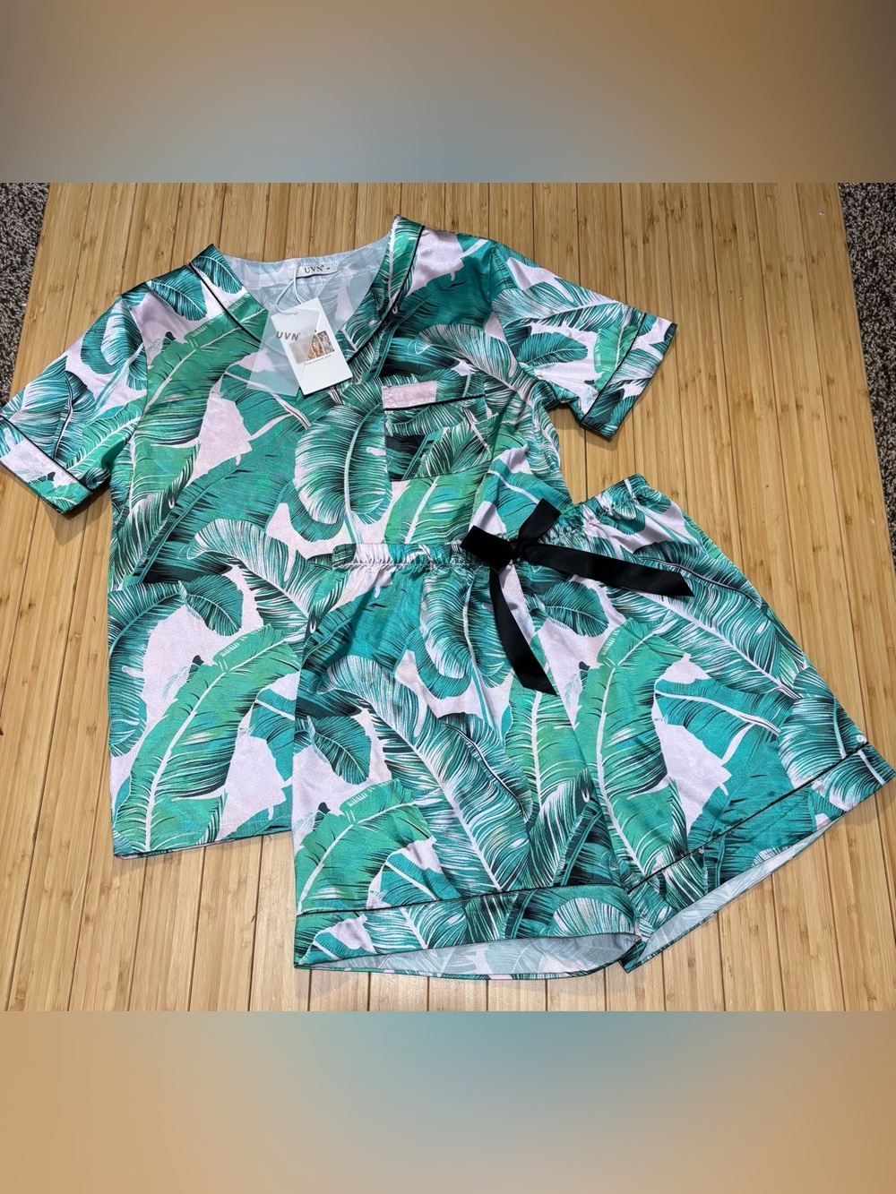 Women’s satin shorts pajama set. NWT. Size S.  Tropical print.